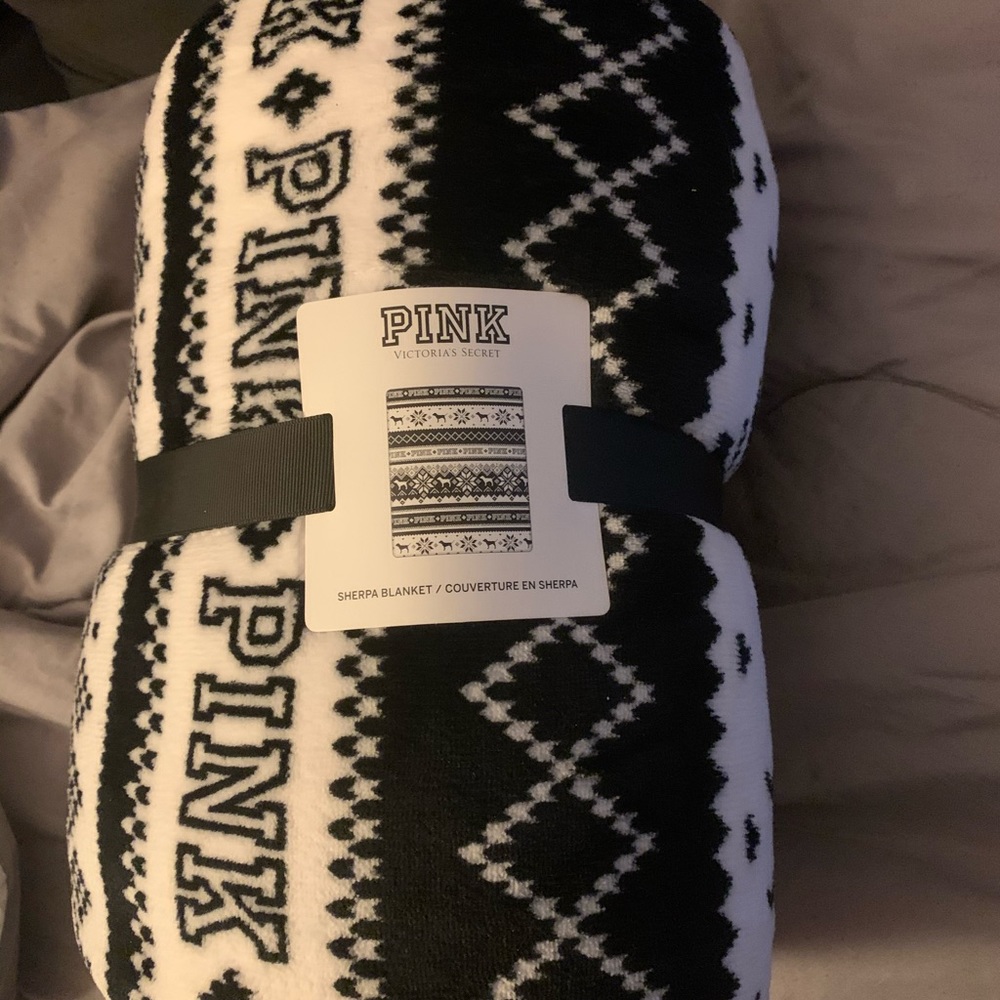 Victoria’s Secret PINK Sherpa Blanket NEW